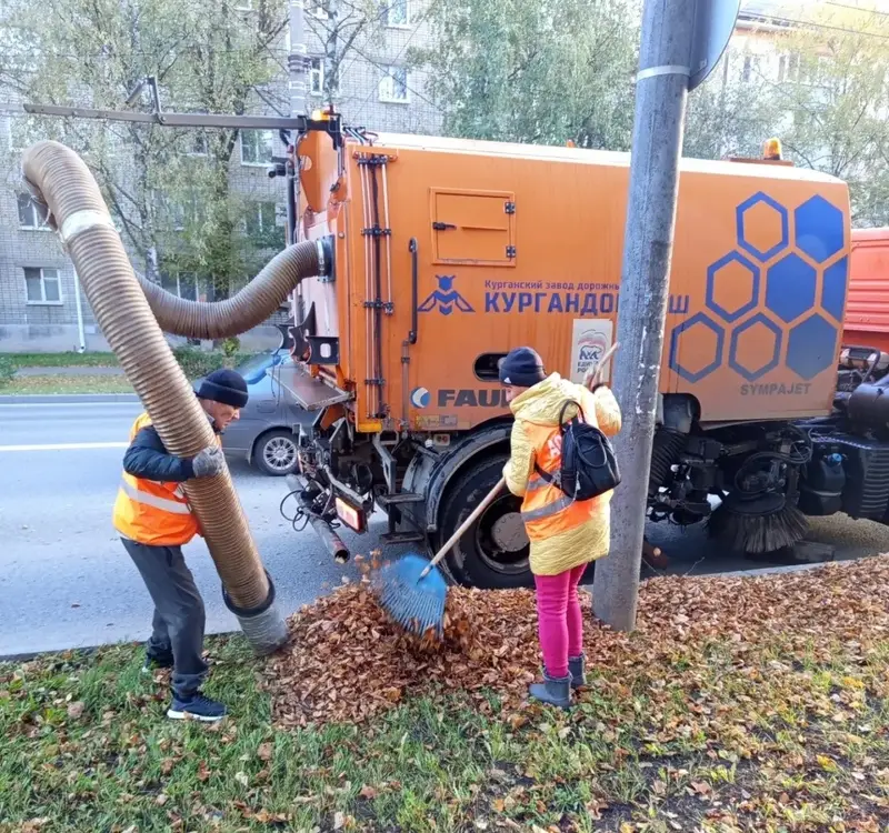 В ходе первого субботника осени из Йошкар-Олы вывезли 26 КамАЗов с мусором